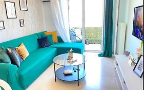 Classy Koukaki Flat
